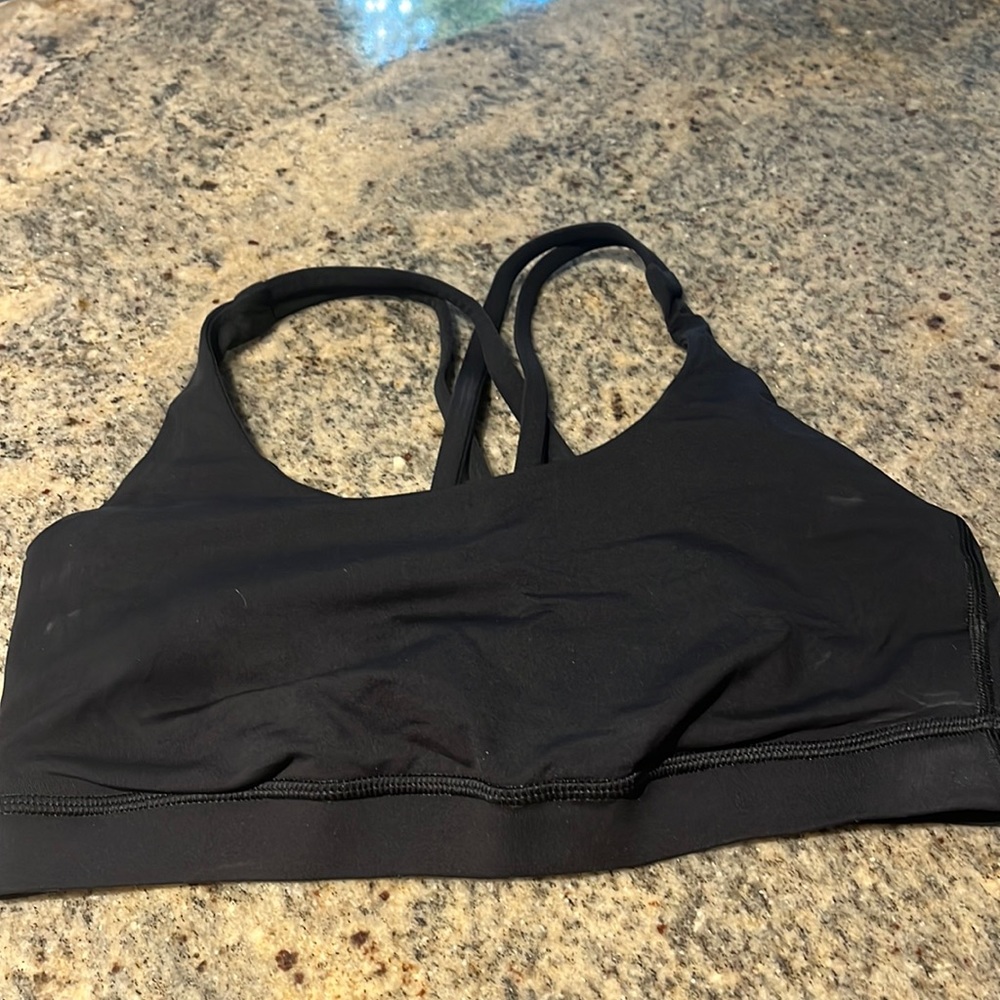 EUC Lululemon Energy Bra fantastically black size 8 pads included.